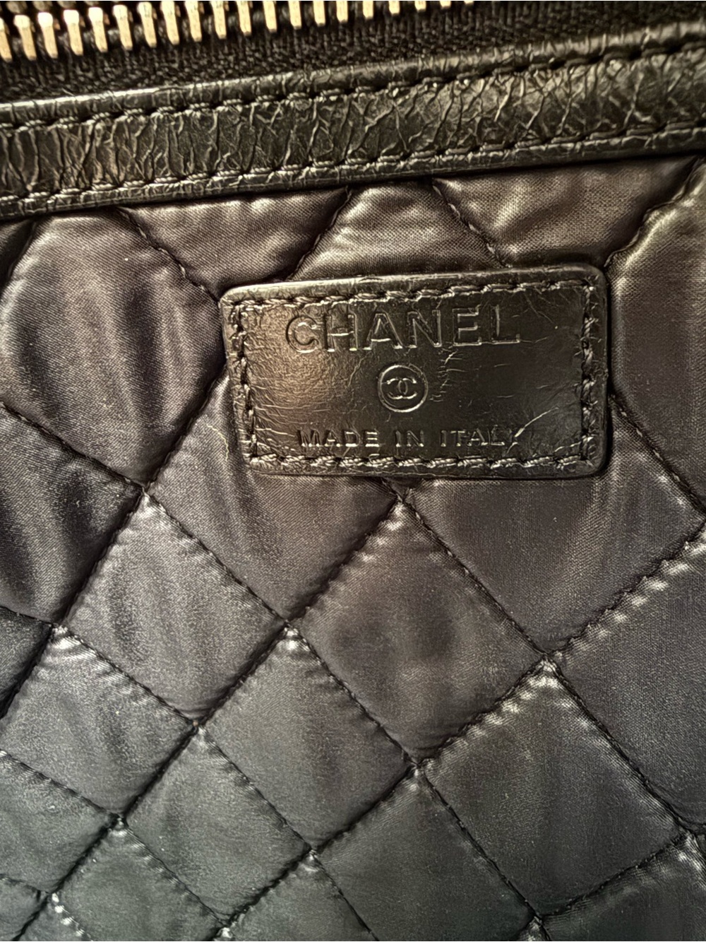 CLEAN. CHANEL Black Leather 'Feministe Mais Feminine' Zip Clutch & COA - Picture 6 of 10